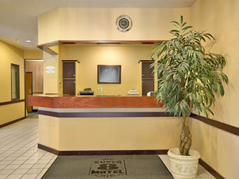 Super 8 By Wyndham Bloomington University Area Exterior photo